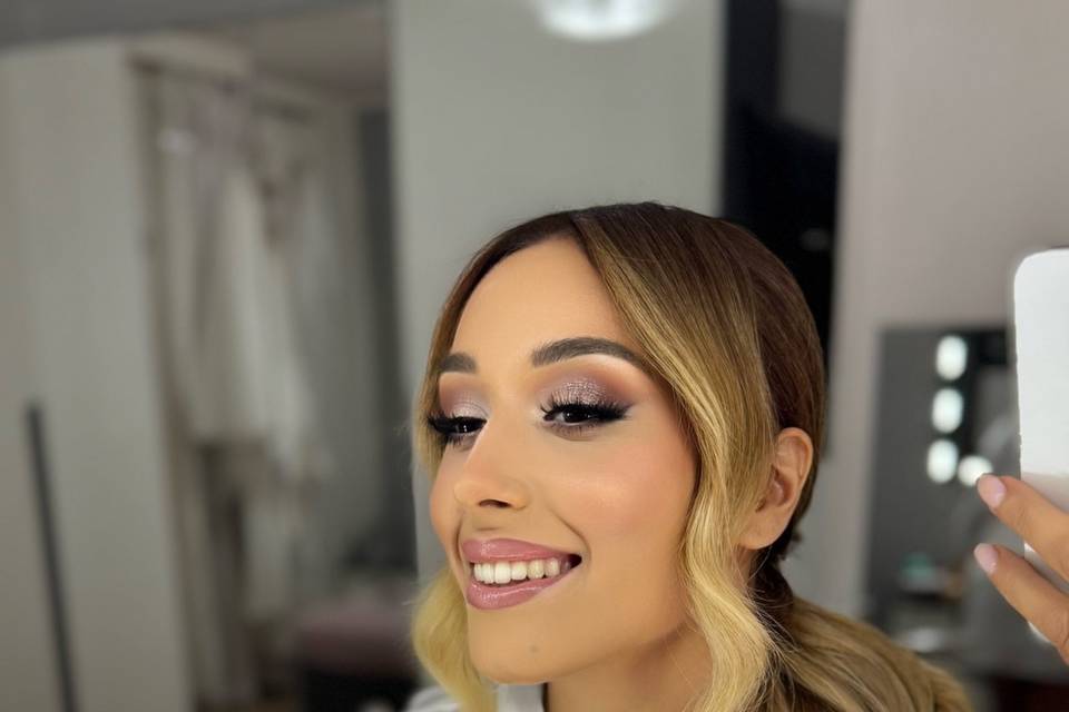 Mihaela MUA