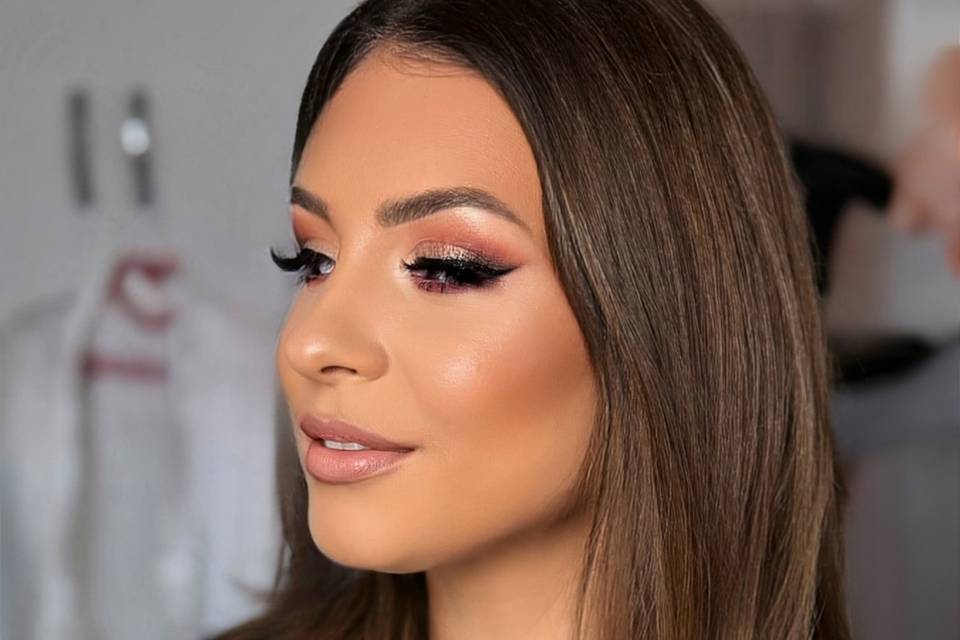 Mihaela MUA