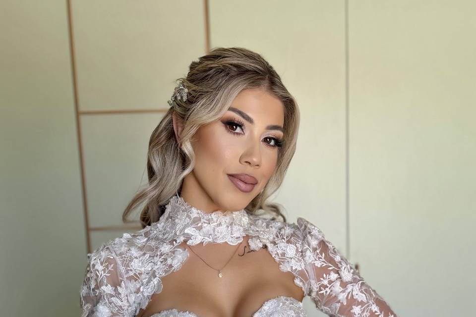 Mihaela MUA