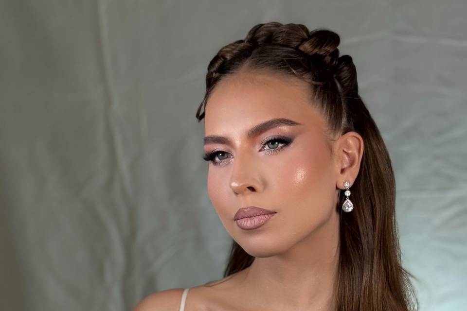 Mihaela MUA