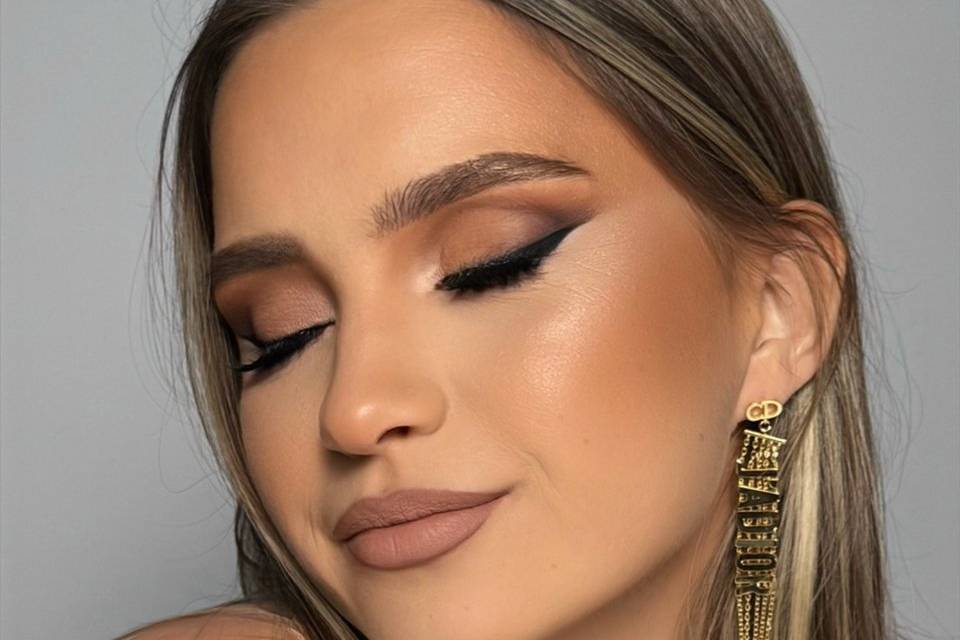 Mihaela MUA