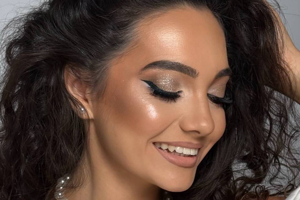 Mihaela MUA
