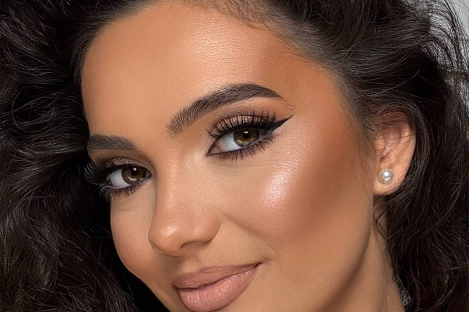 Mihaela MUA