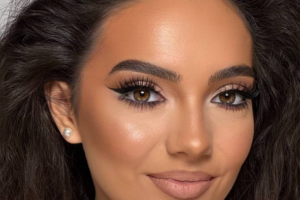 Mihaela MUA