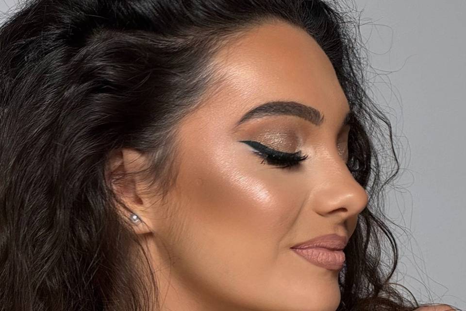 Mihaela MUA