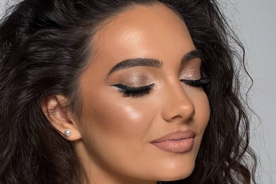 Mihaela MUA
