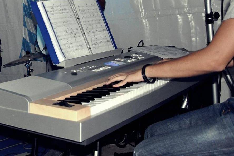 Mattia al piano