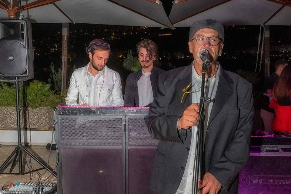 Dj Set Vocalist