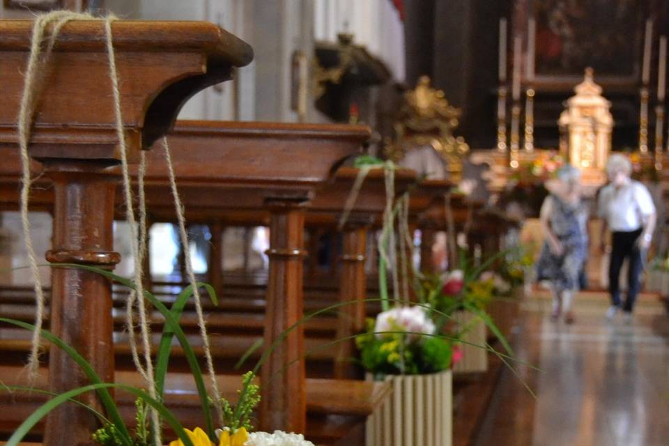 Scatole in chiesa