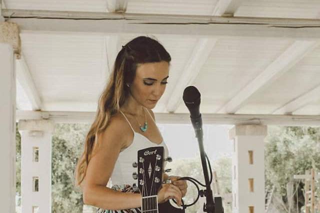 Annachiara voice & guitar