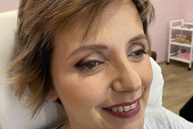 Elisa Migliorini Makeup, Beauty & Nails - Consulta la disponibilità e i  prezzi