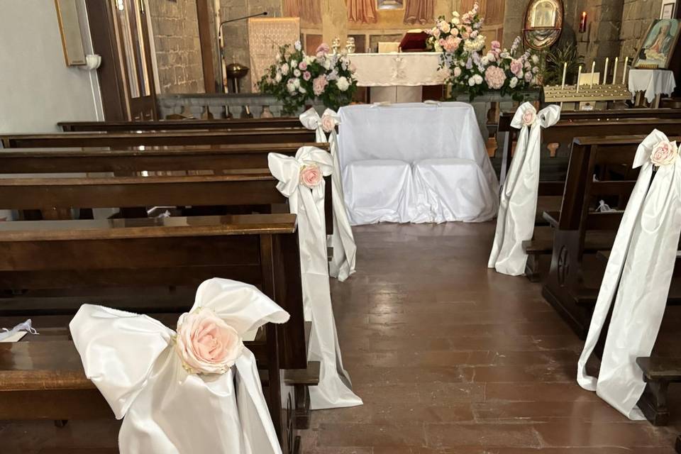 Dettagli panche chiesa