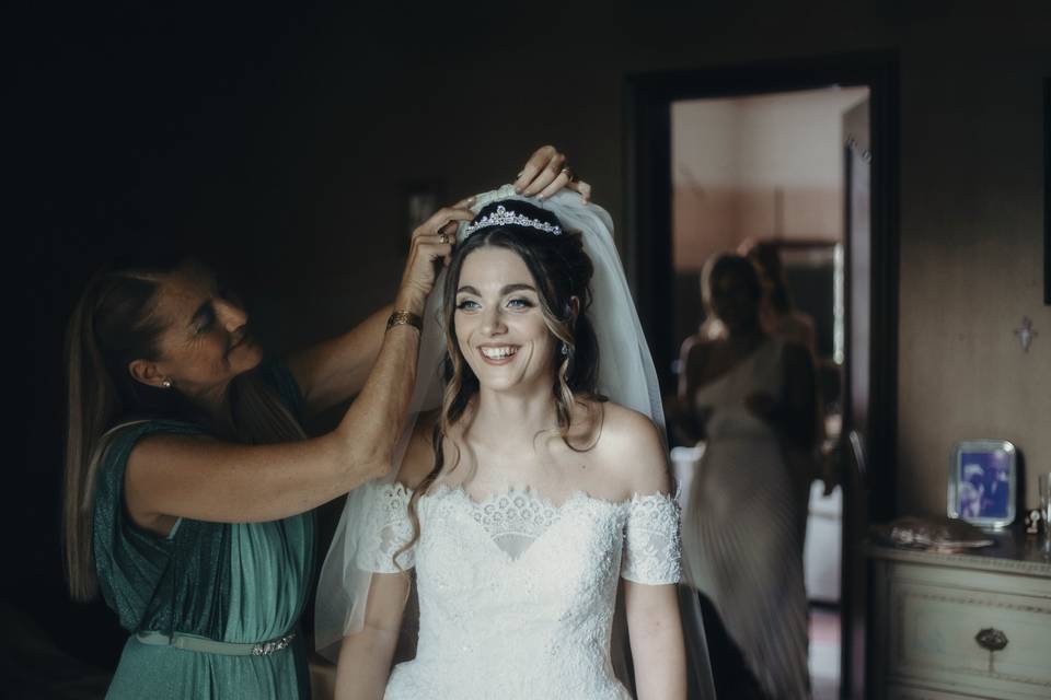 Bridal assistant