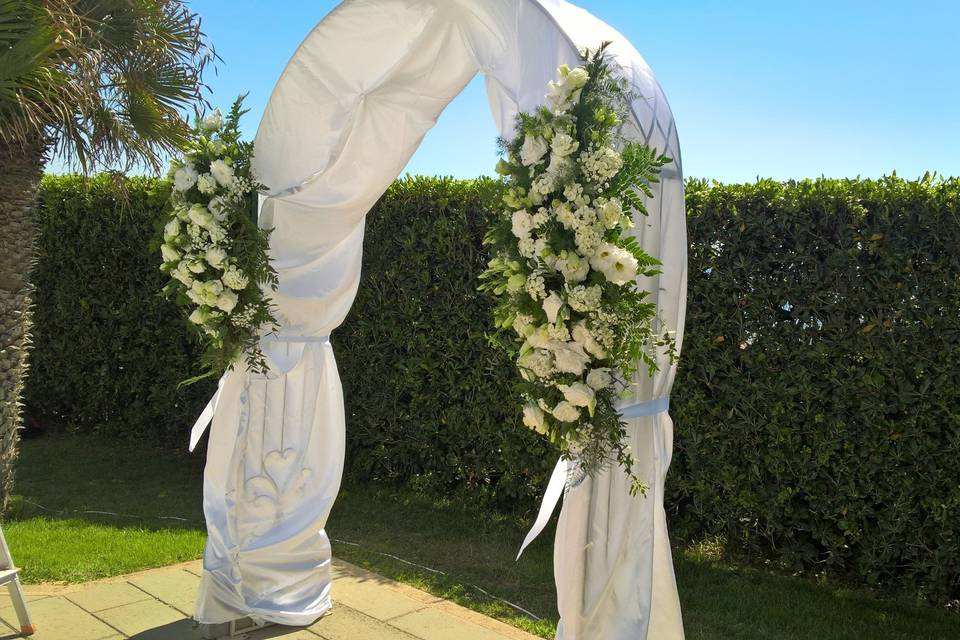 Arco con lisianthus