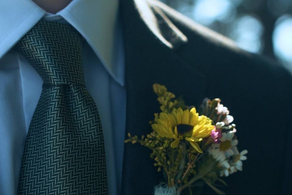Dettaglio vestito sposo