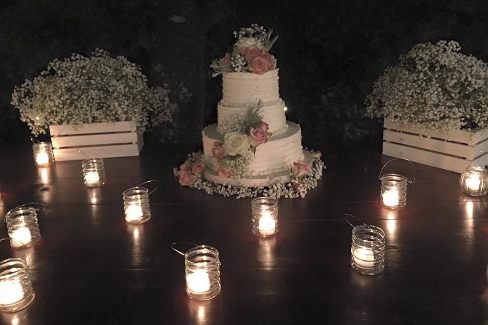 Oliv and lavanda wedding cake