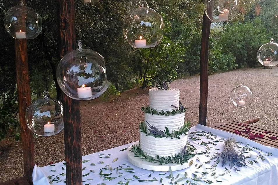 Oliv and lavanda wedding cake