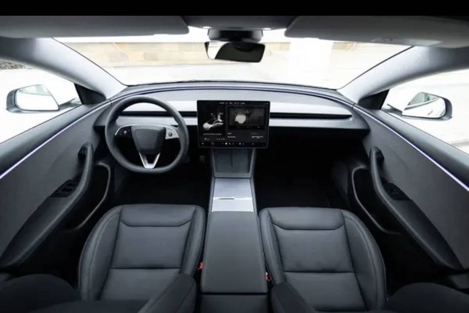 Interni in pelle Tesla Model 3