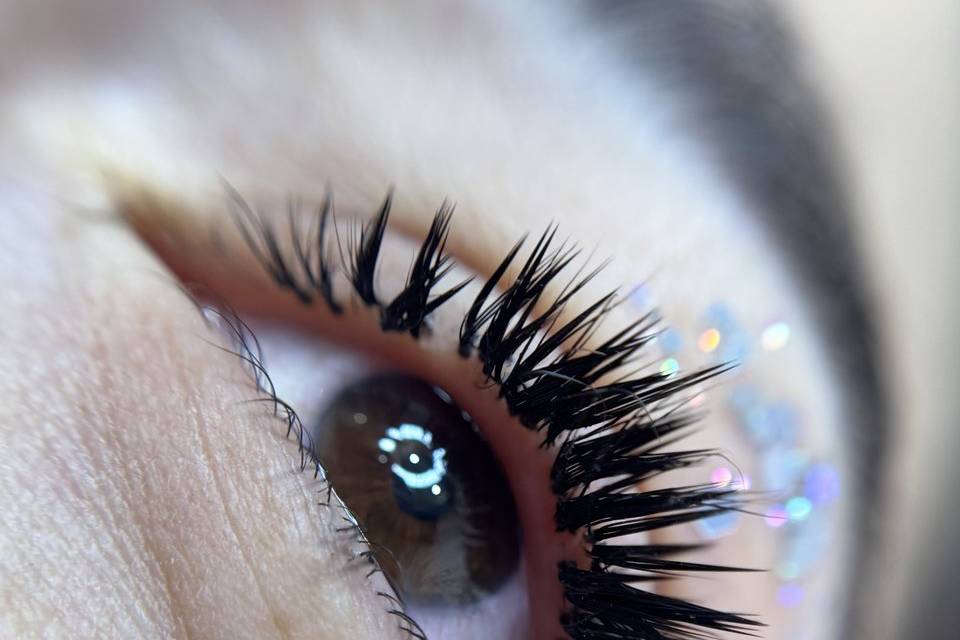 Wet Eye-liner Effect