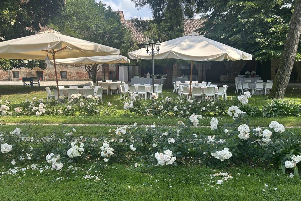 Parco fronte villa
