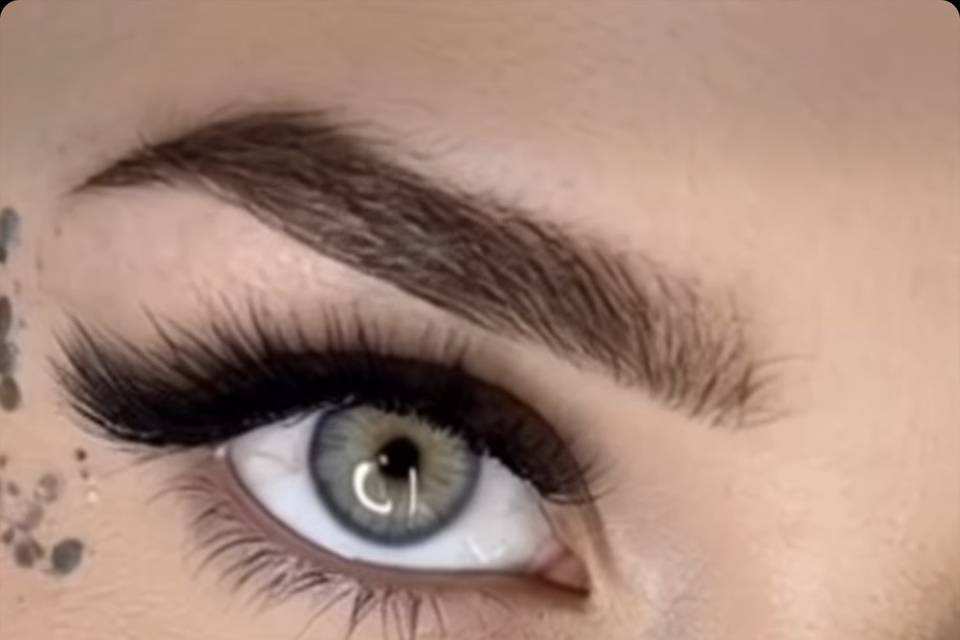 Volume Eye-liner Effect