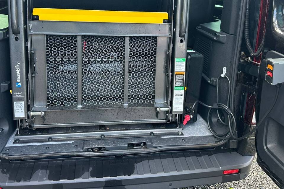 Mini bus con pedana per disabi