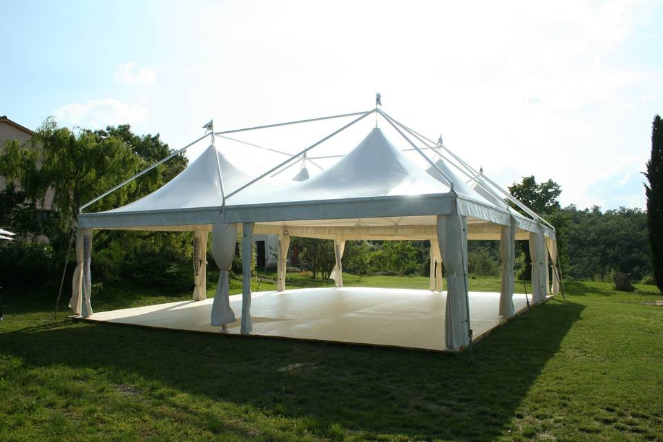 Gazebo con pedana 150 mq