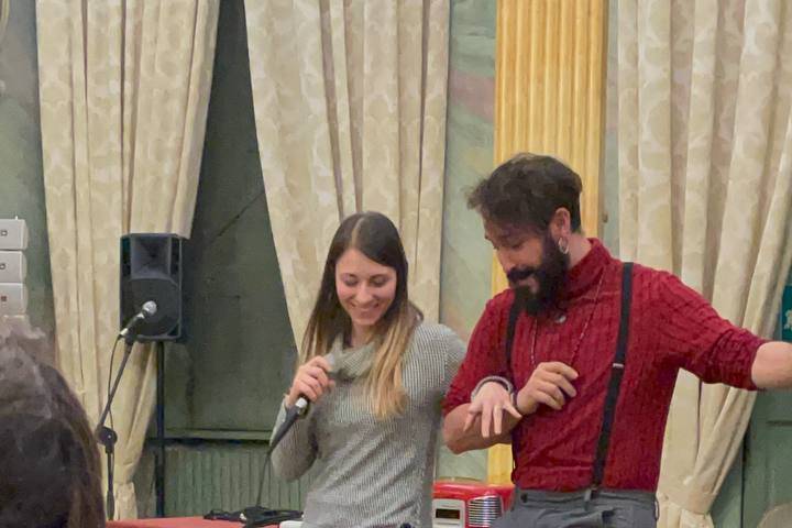Ci divertiamo così