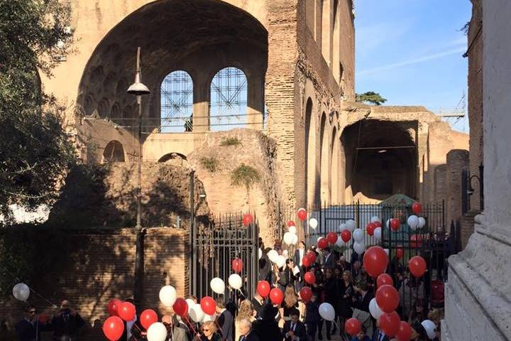 Il volo dei palloncini ai fori