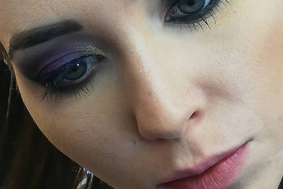 Smoky eyes e trucco colorato