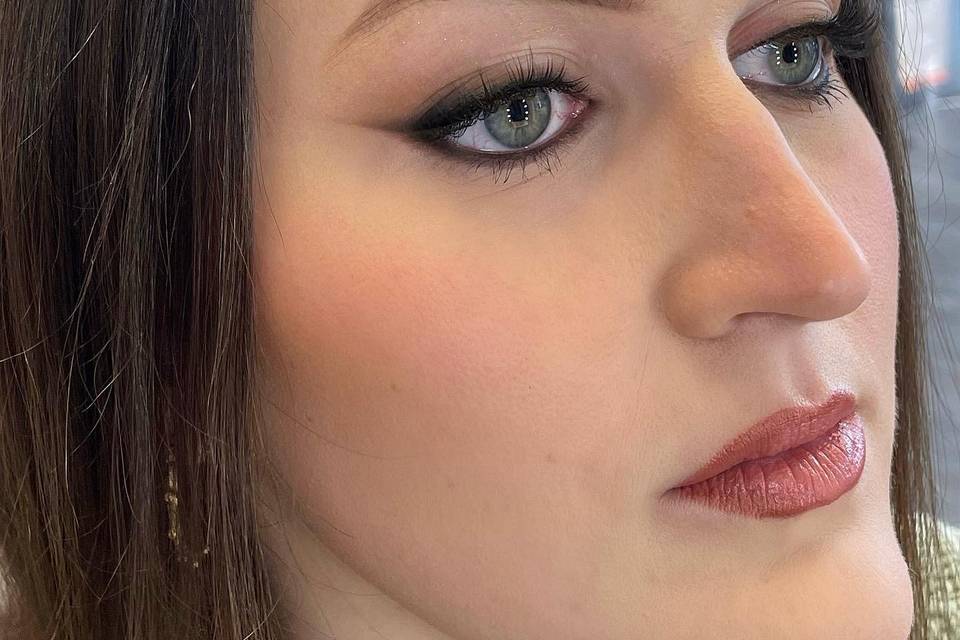 Makeup con ciglia finte