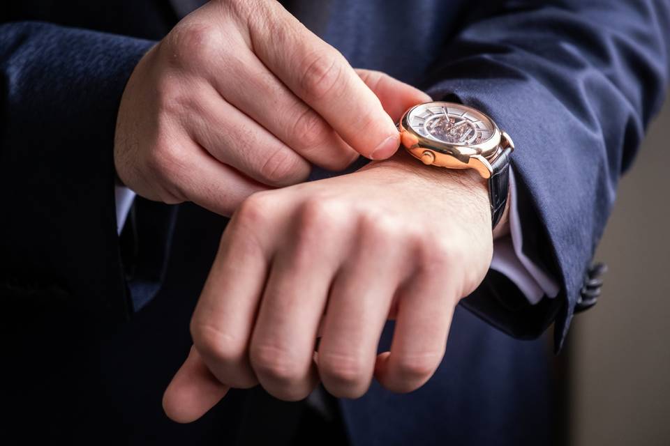 Sposo dettaglio orologio
