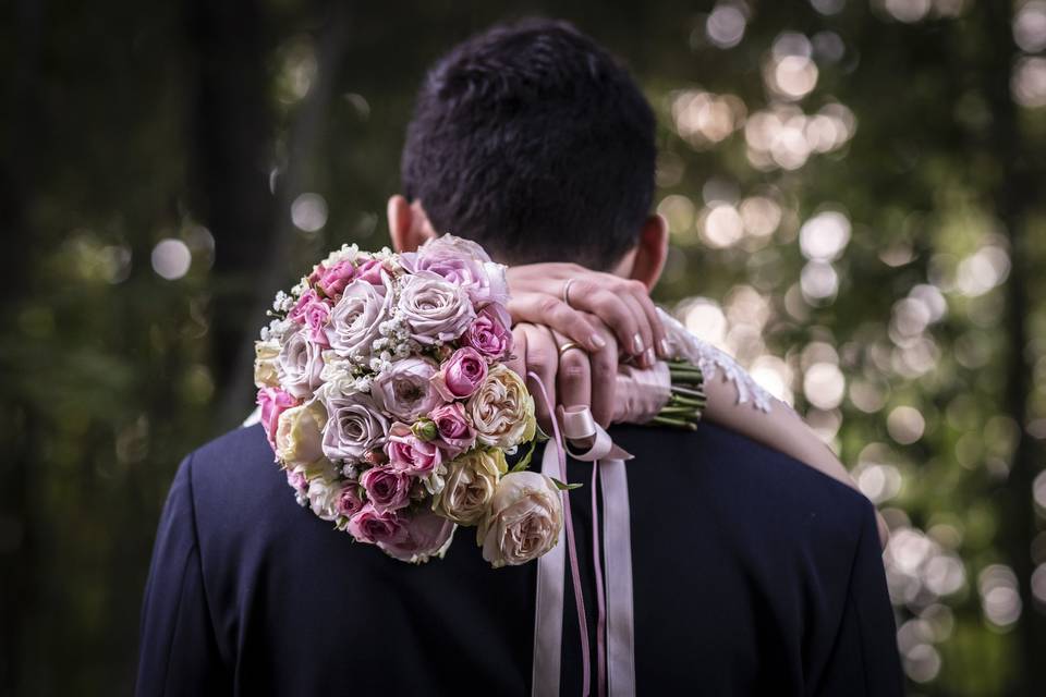 Abbraccio e bouquet