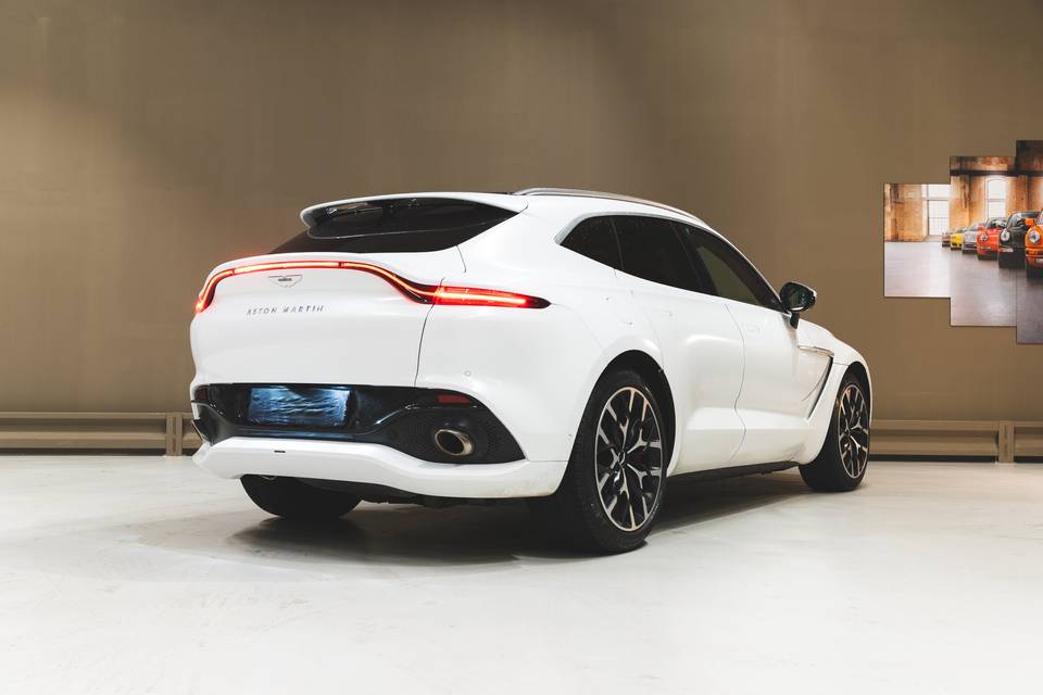 Aston dbx 2