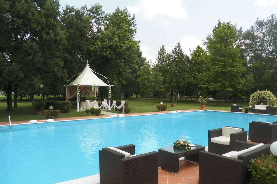 Piscina e giardino