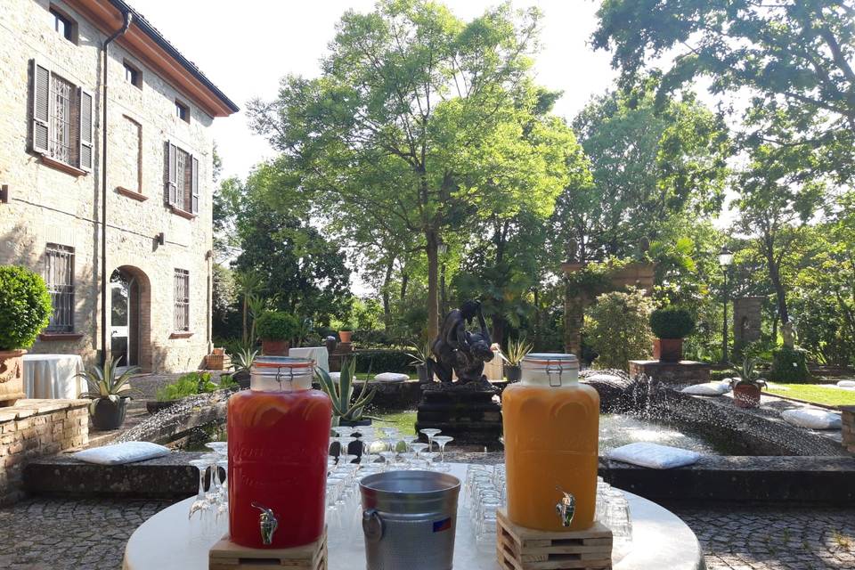 Aperitivo in piscina