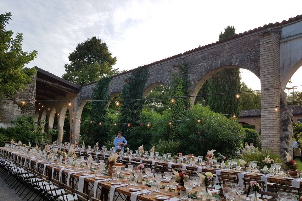 Cenare nel patio del convento