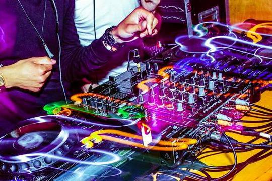 Menvil DJ
