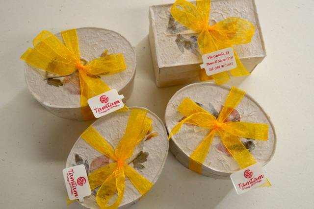 Scatoline in carta con fiore