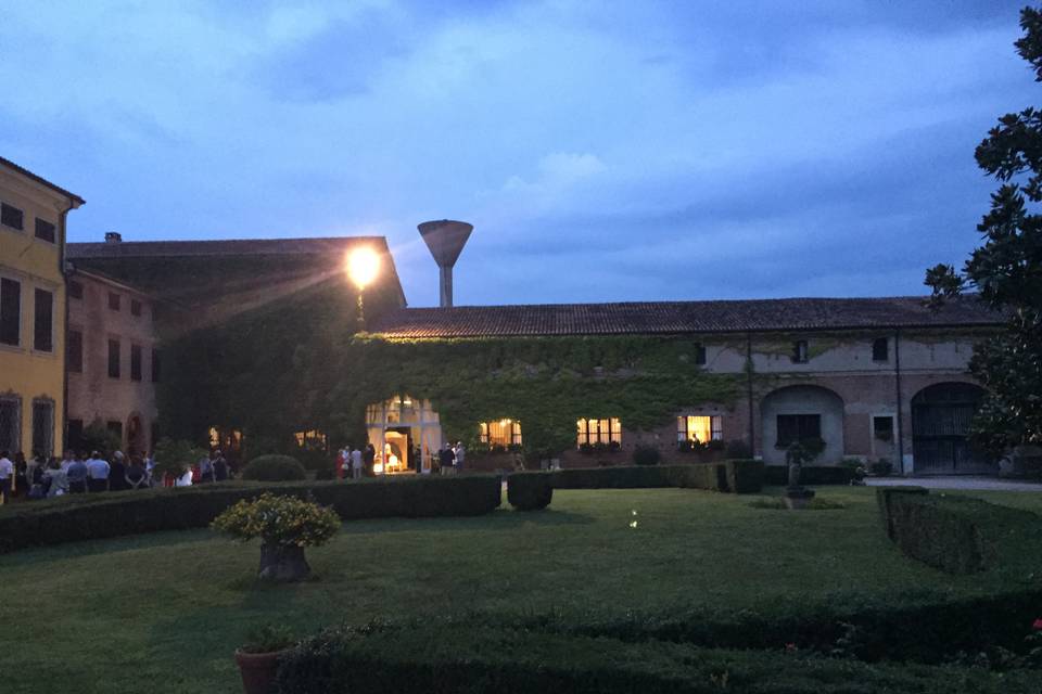 Esterno in notturna