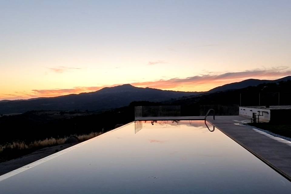 Piscina al tramonto