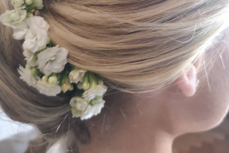 Acconciatura Sposa con fiori