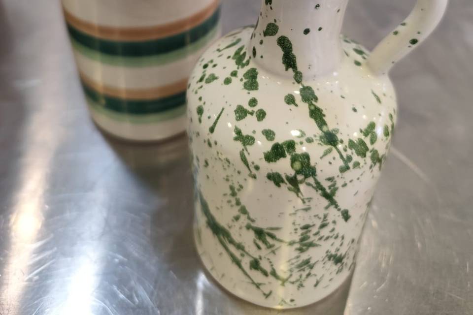 Oliera con manico e becco