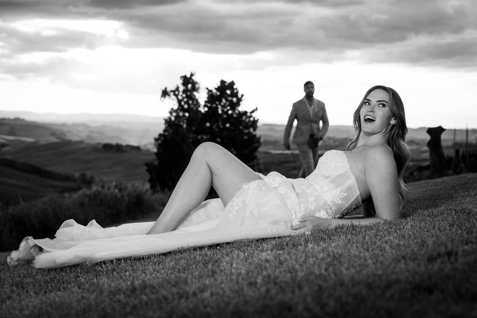 Rachel sul prato in Toscana