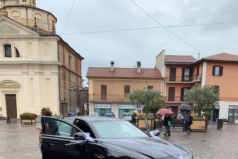 Arrivo della sposa in Jaguar