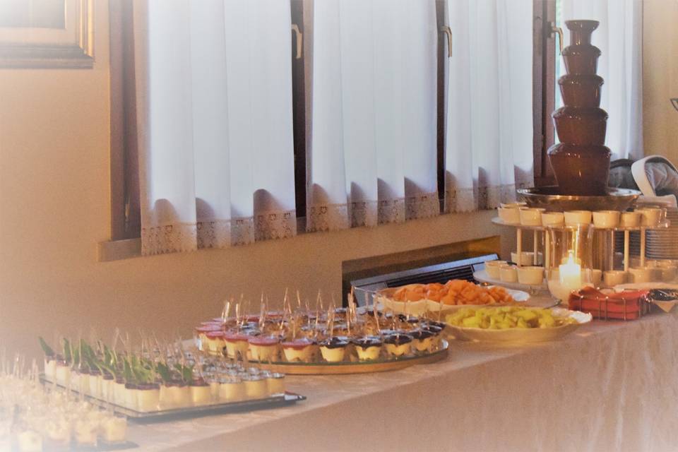 Buffet di dolci e frutta