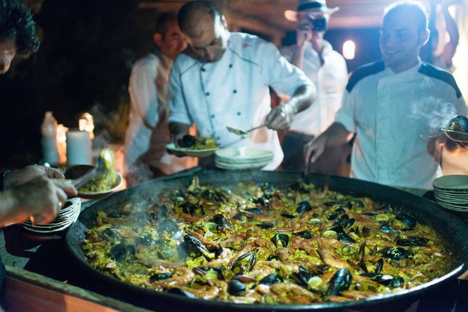 Show Cooking Paella