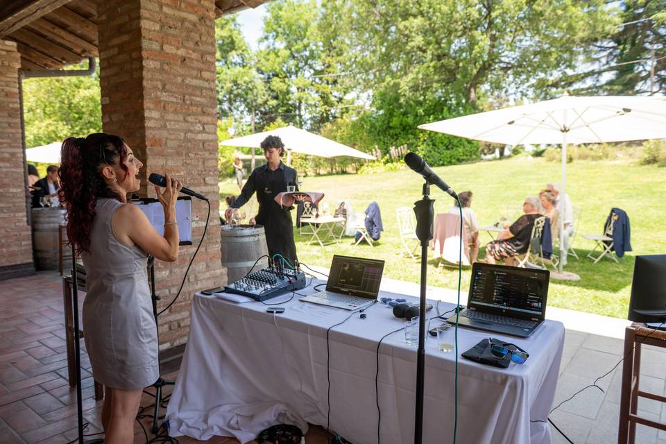 veduta della postazione del duo musicale