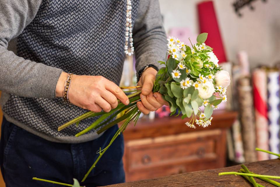Dettaglio_mani_preparazione_mazzo