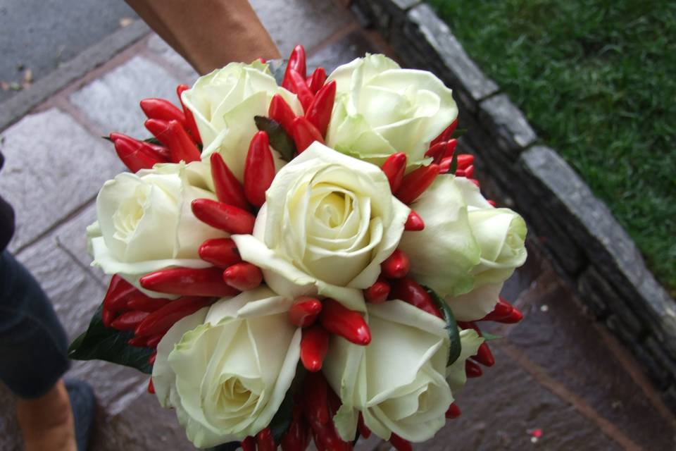 Bouquet rose e peperoncini